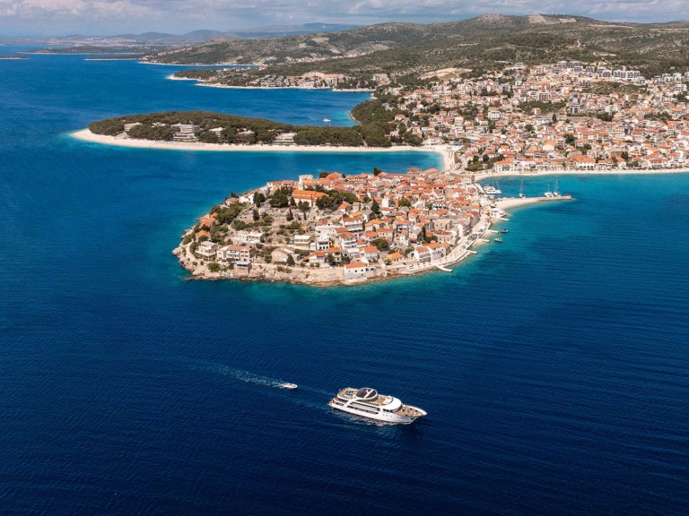 Yacht charter Split cheap Karizma