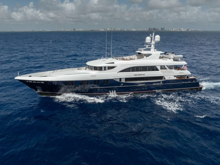 Luxury Yacht rental with or without captain Trinity Yachts New England