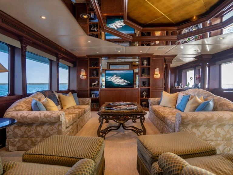 Luxury Yacht rental with or without captain Trinity Bahamas
