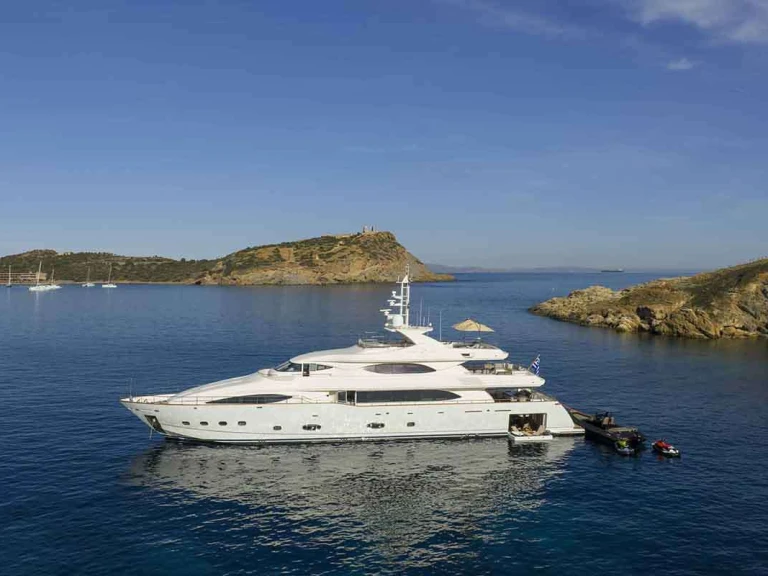 Luxury Yacht rental with or without captain Crn Athens