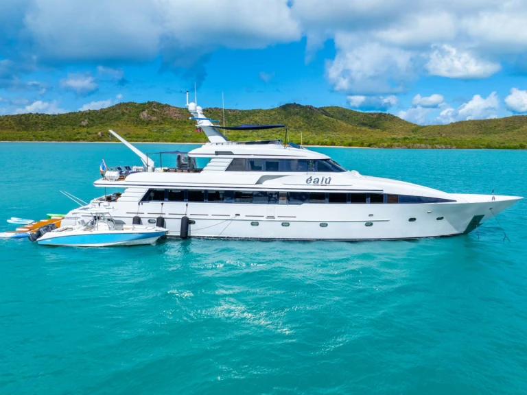 Bareboat Rental Luxury Yacht Northcoast with a boat licence