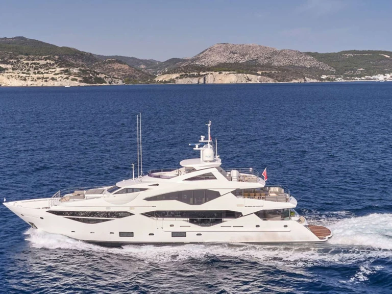 Luxury Yacht for rent Athens at the best price