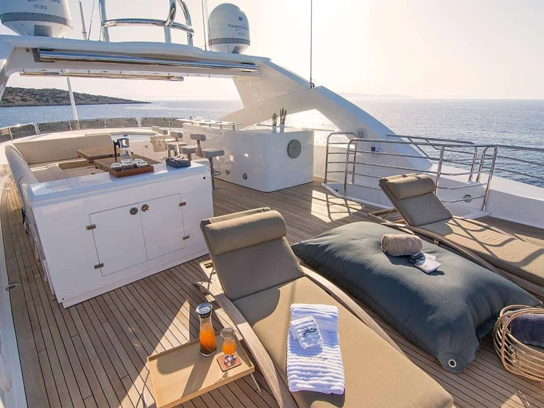 Luxury Yacht rental in Athens - Sunseeker PATHOS