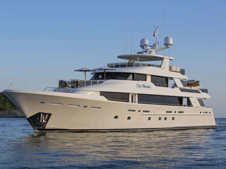 Yacht charter Bahamas cheap FAR NIENTE