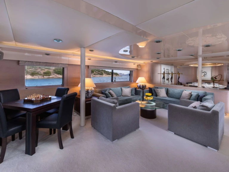 Heesen MAGIX in Piraeus on SamBoat