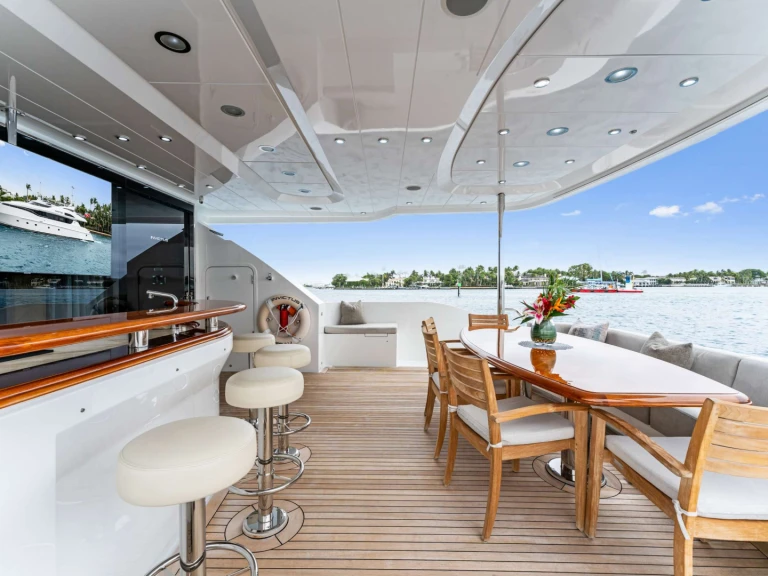 Luxury Yacht for rent Newport at the best price