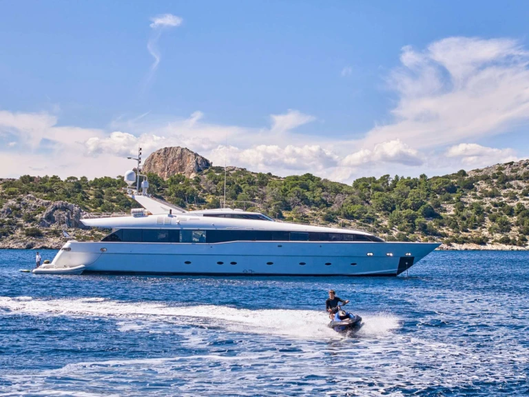 Bareboat Rental Luxury Yacht Turkish shipyard with a boat licence