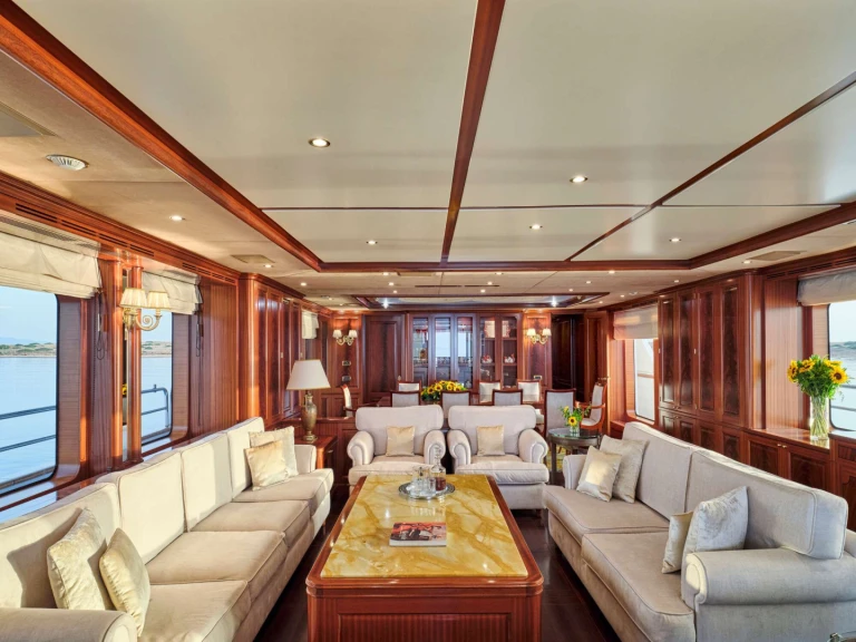 Benetti OPTION B in Athens on SamBoat