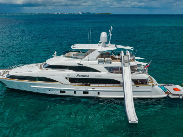 Luxury Yacht rental with or without captain Benetti Nassau