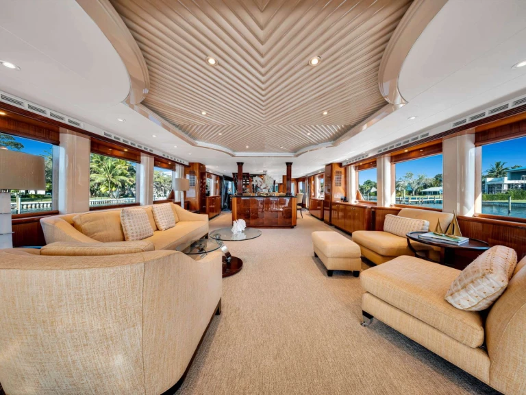 Bareboat Rental Luxury Yacht Hatteras with a boat licence