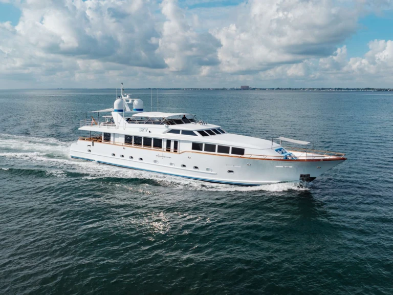 Broward SKY in Bahamas on SamBoat