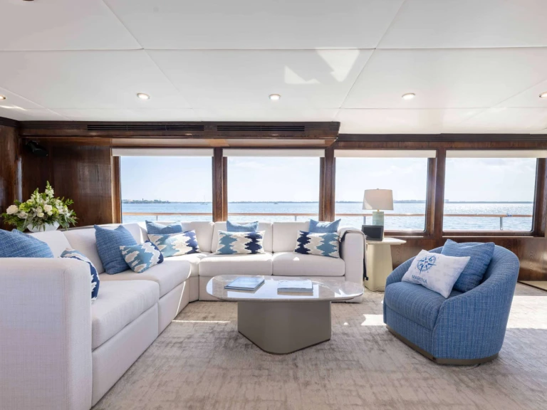 Yacht charter Bahamas cheap SKY