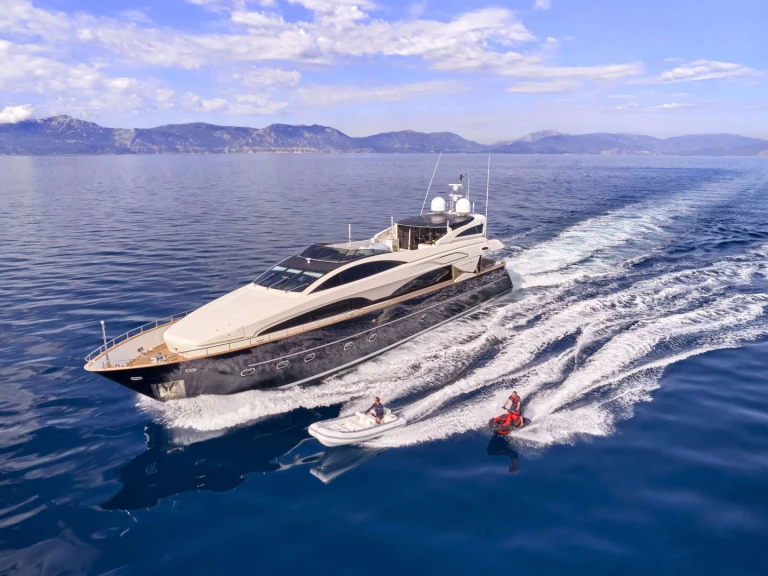 Luxury Yacht rental in Athens - Riva BEYOND