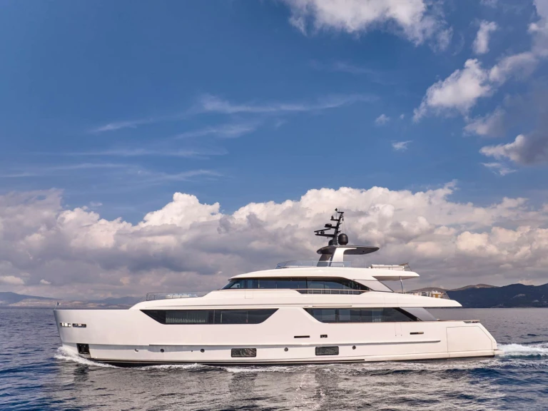 Luxury Yacht rental with or without captain San Lorenzo Piraeus