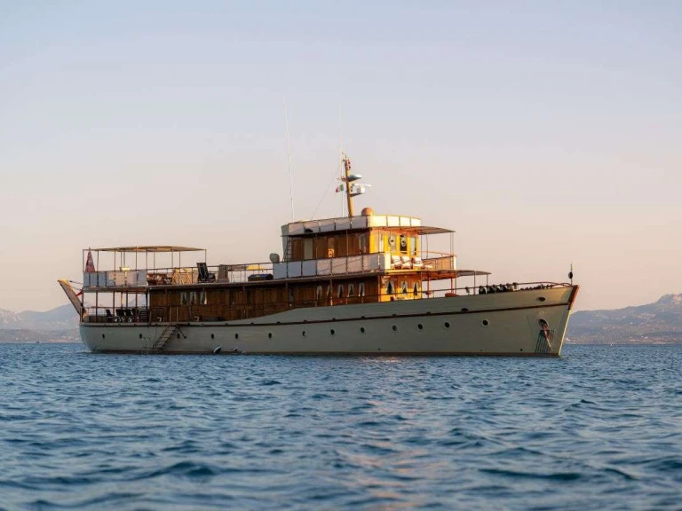 Luxury Yacht rental in Cannes -  OVER THE RAINBOW OF LONDON