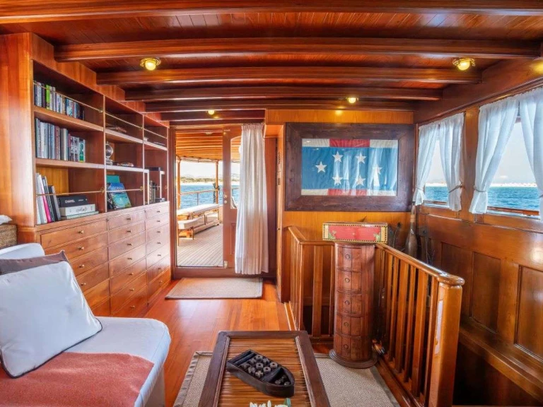 Boat rental  OVER THE RAINBOW OF LONDON in Cannes on Samboat
