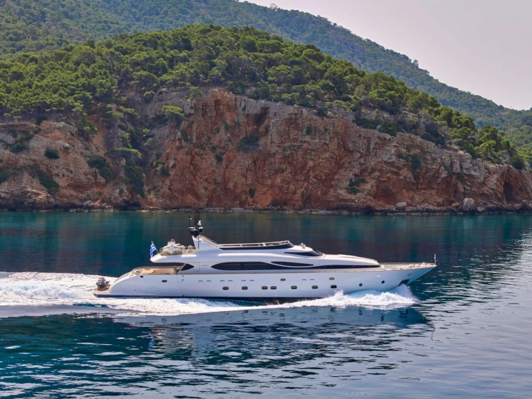 Luxury Yacht rental with or without captain Maiora Greece