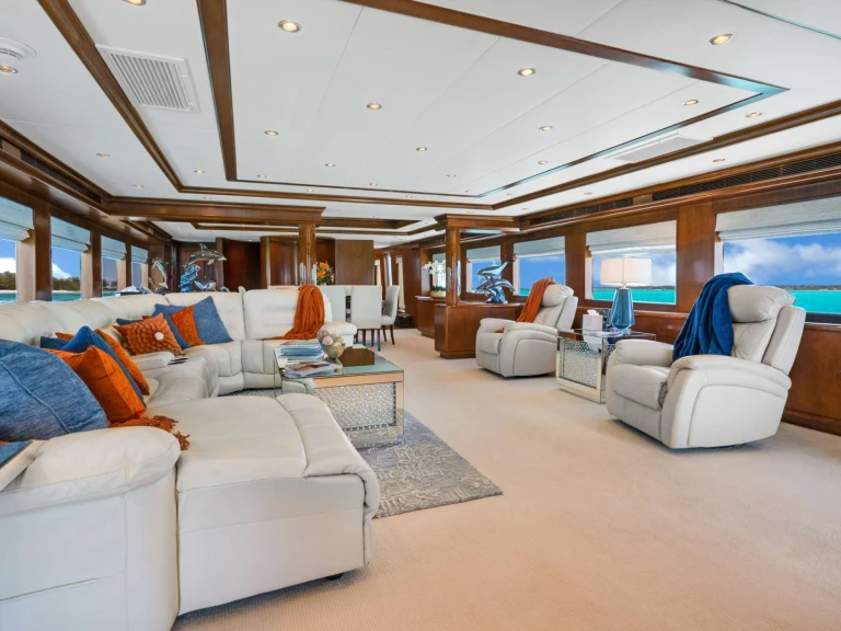 Bareboat Rental Luxury Yacht Hatteras with a boat licence