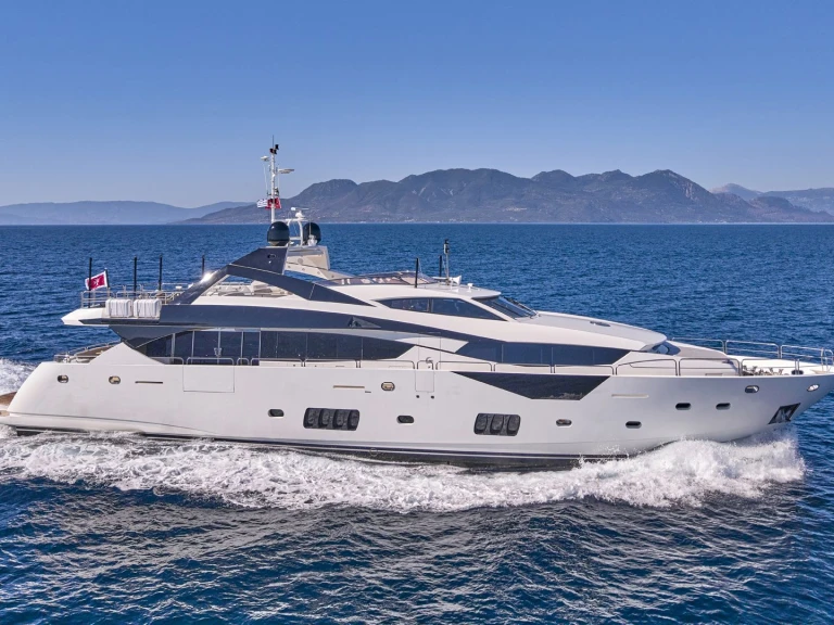Luxury Yacht for rent Athens at the best price