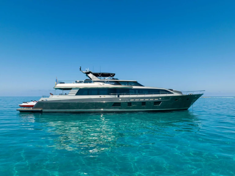Luxury Yacht rental with or without captain Crescent Bahamas