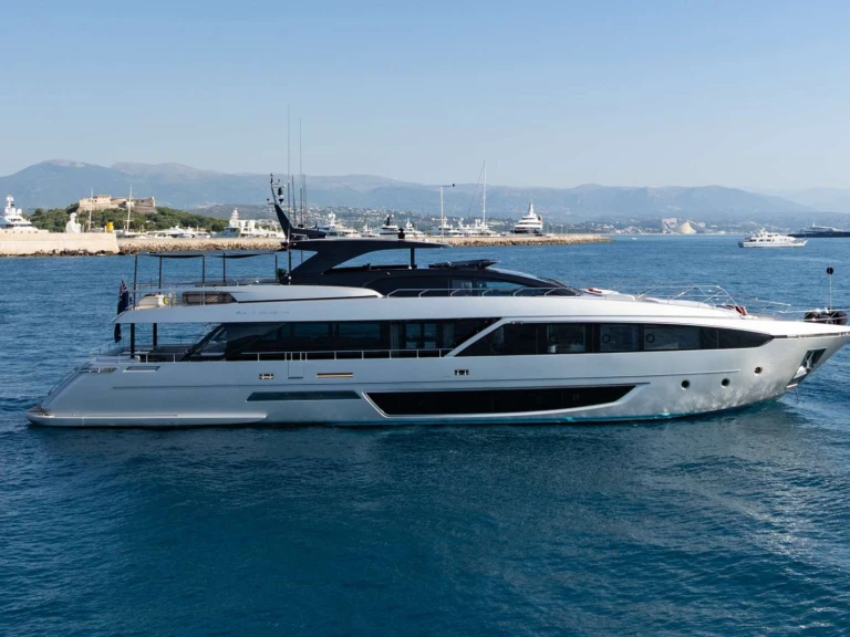 Bareboat Rental Luxury Yacht Riva with a boat licence