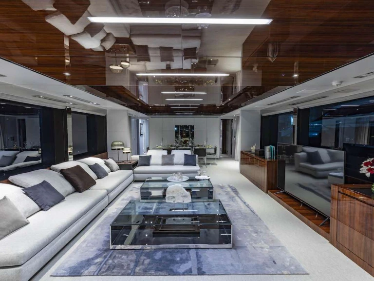Luxury Yacht rental with or without captain Riva Newport