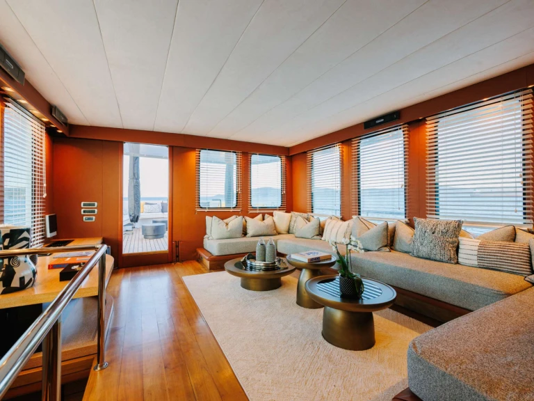 Luxury Yacht for rent Lávrio at the best price