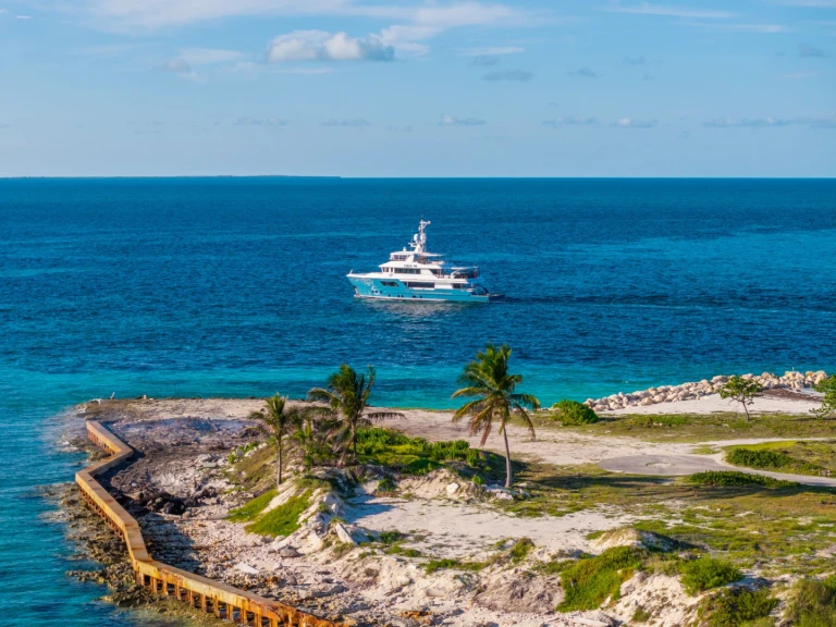 Luxury Yacht for rent Bahamas at the best price