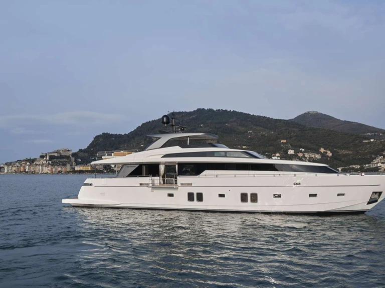 Luxury Yacht rental in La Spezia - San Lorenzo Vittoria