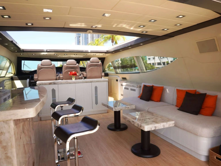 Boat rental Mangusta Mangusta 105' in Miami on Samboat