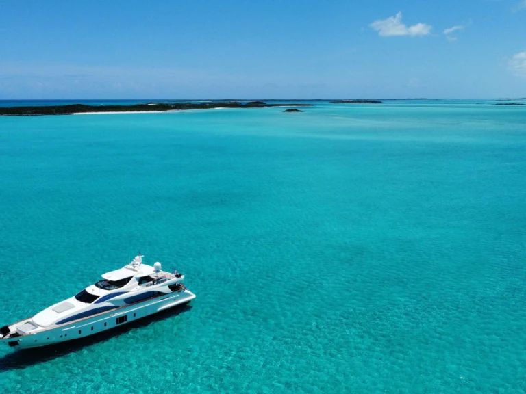 Luxury Yacht rental in Nassau - Azimut INSIEME