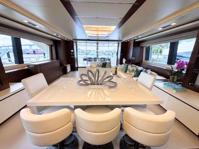 Luxury Yacht rental with or without captain Azimut Nassau