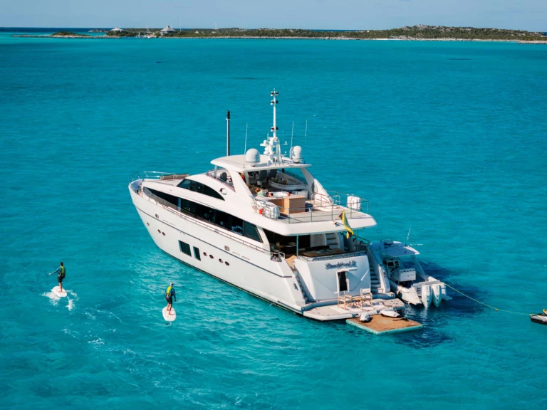 Yacht charter Nassau cheap BEACHFRONT II