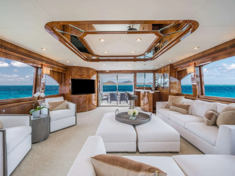 Bareboat Rental Luxury Yacht Hargrave with a boat licence