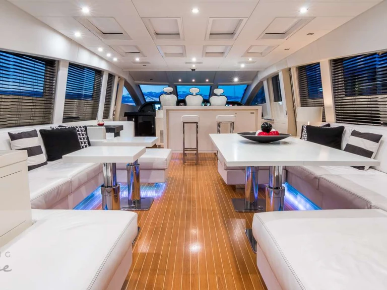 Rent a Cantieri Dell'Arno Venture Miami