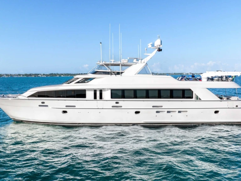 Luxury Yacht rental with or without captain Hatteras Newport
