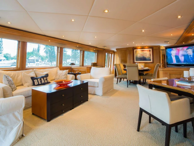 Luxury Yacht for rent East Hampton at the best price