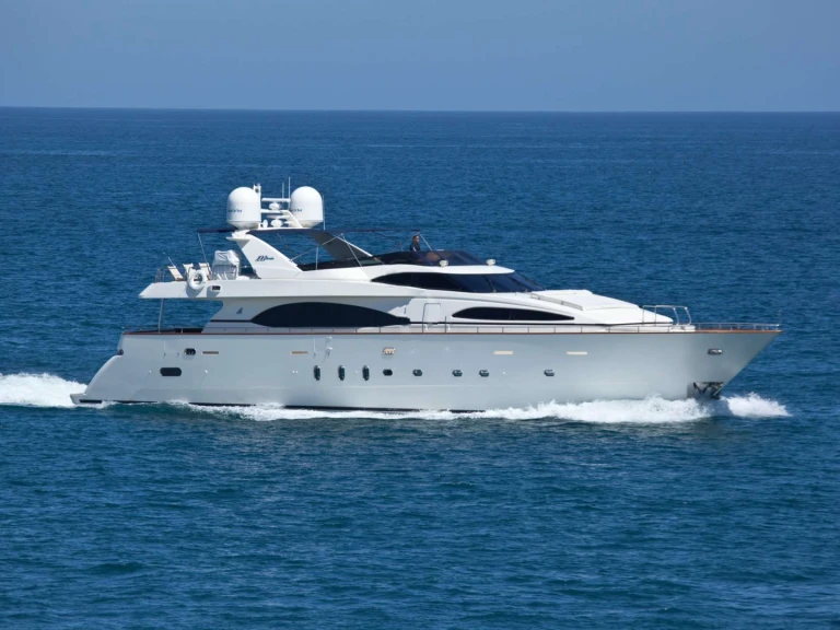 Luxury Yacht for rent La Paz at the best price