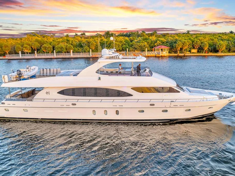 Luxury Yacht rental in Nassau - Hargrave Dream On