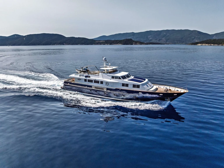 Bareboat Rental Luxury Yacht Picchiotti with a boat licence