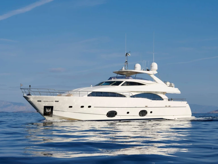 Luxury Yacht for rent Athens at the best price