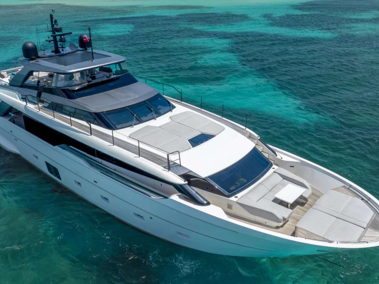 Luxury Yacht for rent Miami at the best price