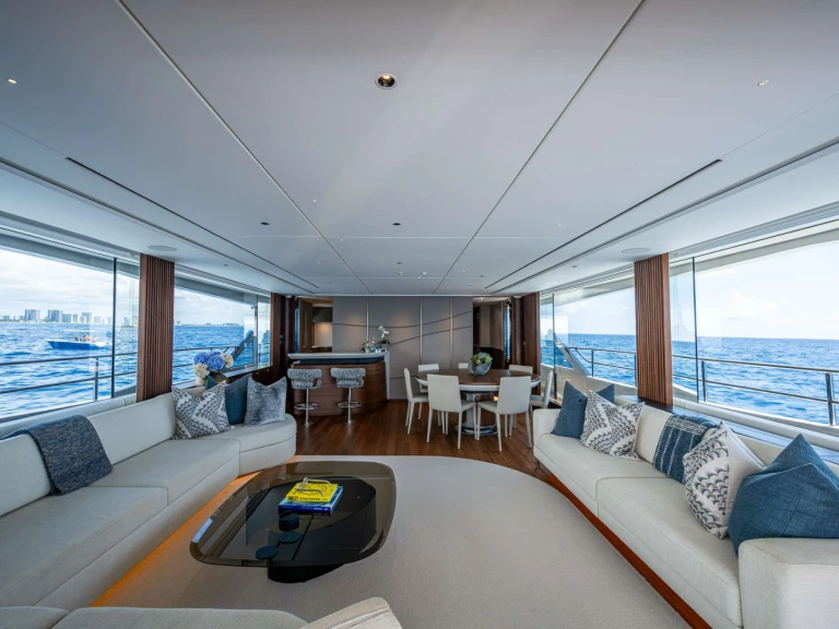 Bareboat Rental Luxury Yacht Princess, UK with a boat licence