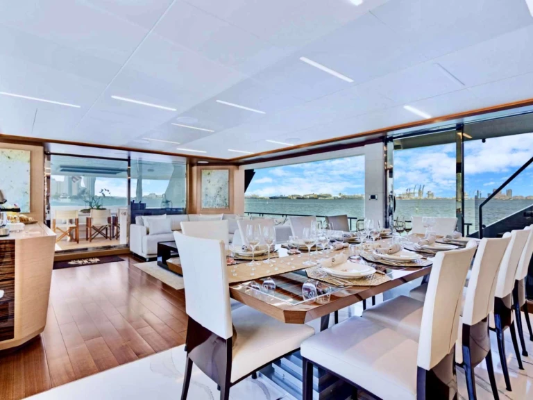 Luxury Yacht rental in Miami - Ocean alexander Make Big Happen