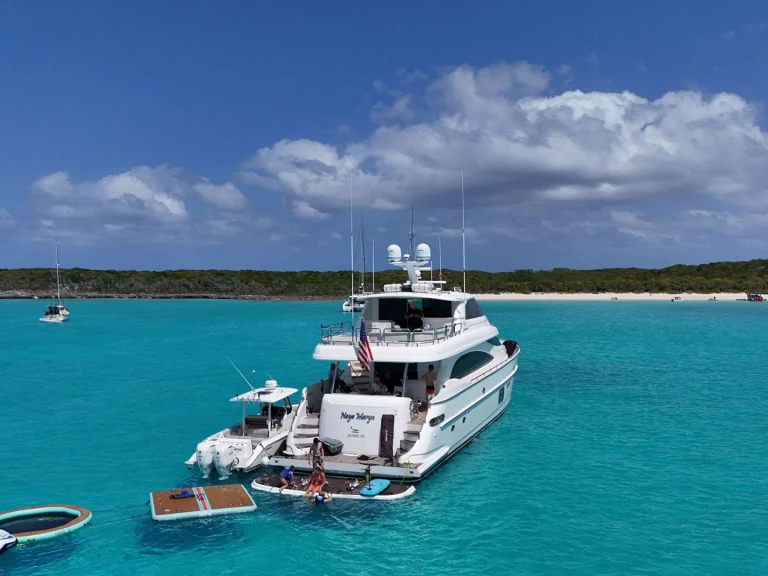 Yacht charter Nassau cheap Naya Maryn