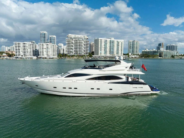 Luxury Yacht for rent Miami at the best price