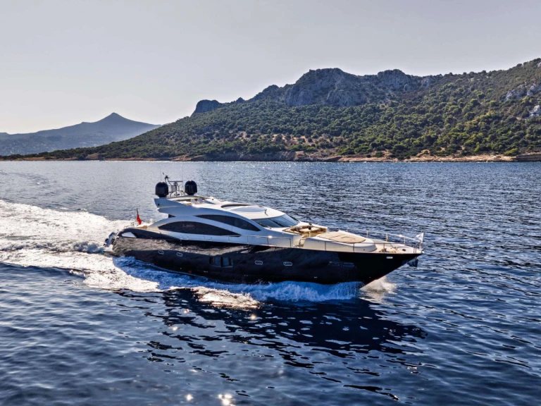 Bareboat Rental Luxury Yacht Sunseeker with a boat licence