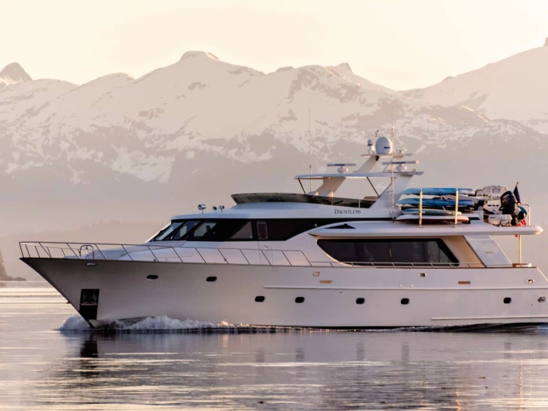 Yacht charter Petersburg cheap Dauntless