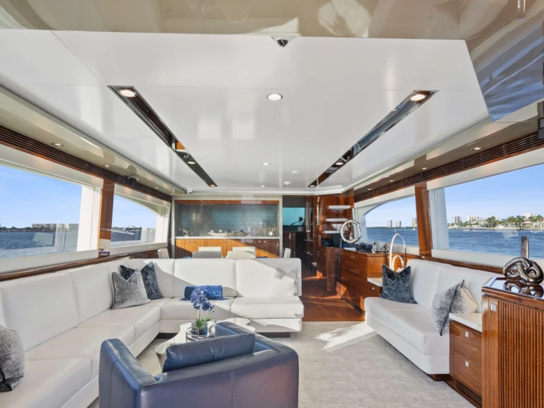 Yacht charter Jupiter cheap PILOT LOUNGE
