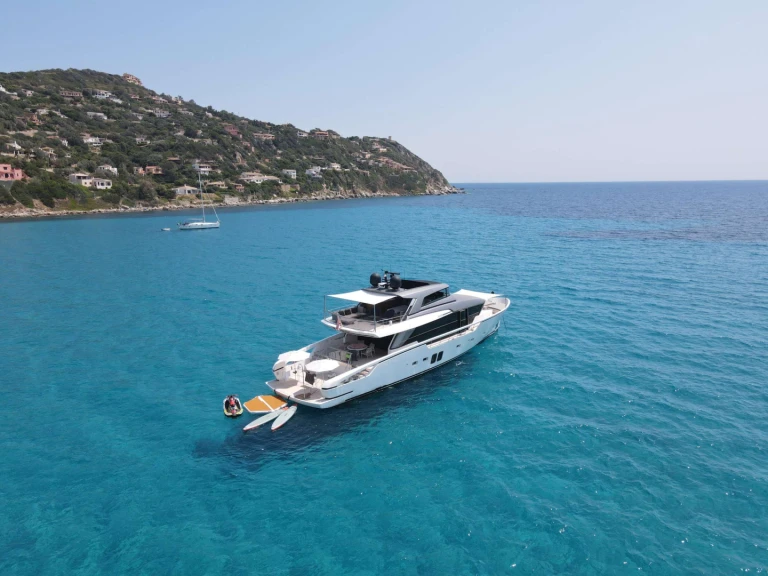 Bareboat Rental Luxury Yacht San Lorenzo with a boat licence